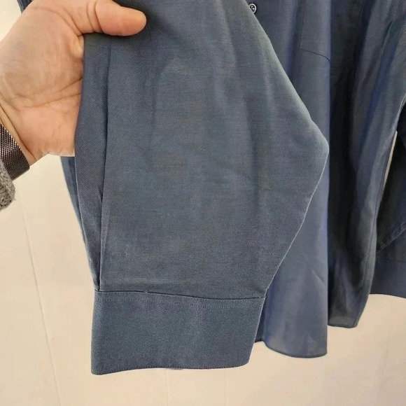 DKNY Cotton Button Down Dress shirt Men's Size 17 34/35 - Picture 2 of 7